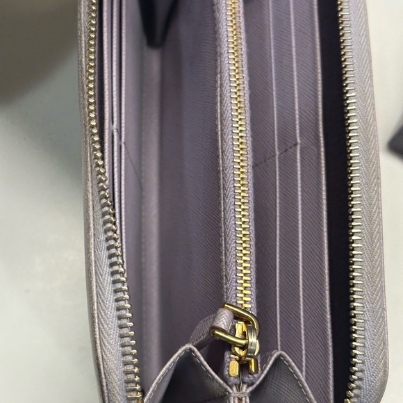 Prada Saffiano Continental Wallet in Lilac Full Inclusion EUC - Picture 13 of 15